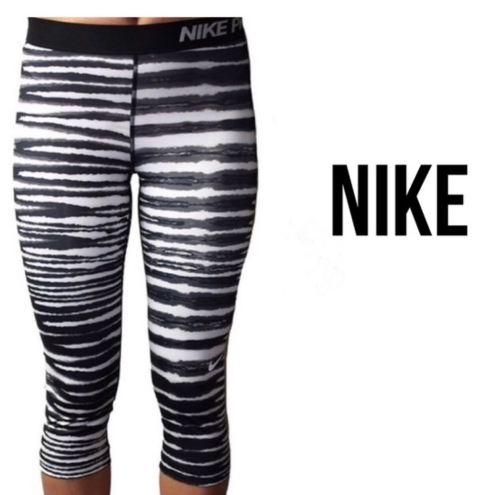 💜Nike Pro Capri Leggings Woman’s Zebra Stripped Dri Fit Athletic Pants, Size S